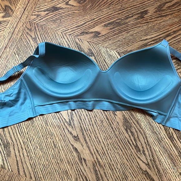 Hanes wireless bra - Picture 2 of 3